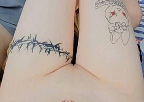 Поврежденная сестра любит, чтобы ее восхваляли ее любовник