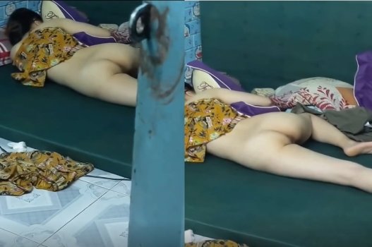 Крутой Сури днем, чтобы принять душ о горячей любви